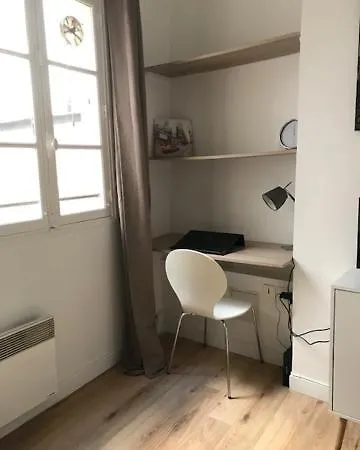 Mezzanine N Dame ベルサイユ